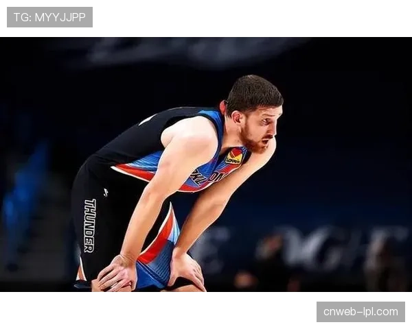 爵士新援米哈伊柳克关键三分准绝杀助球队险胜开拓者 爵士新援米哈伊柳克关键三分准绝杀助球队险胜开拓者