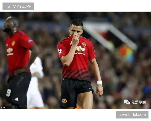 曼联球迷抗议格雷泽家族收购案延期 呼吁尽快完成俱乐部变革