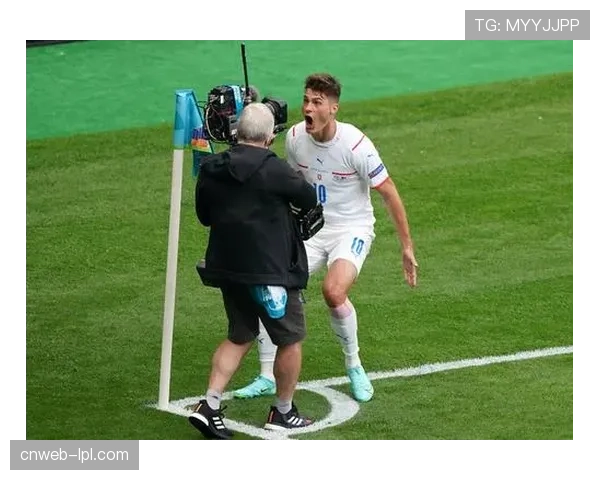 莫顿精妙挑传,奈尔斯吊射破门瞬间 莫顿精妙挑传,奈尔斯吊射破门瞬间